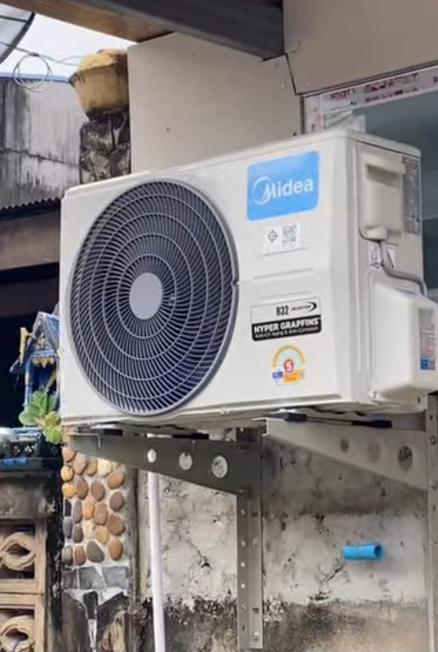 Inverter aircon outdoor unit being connected – OSIP Refrigeration Cape Town