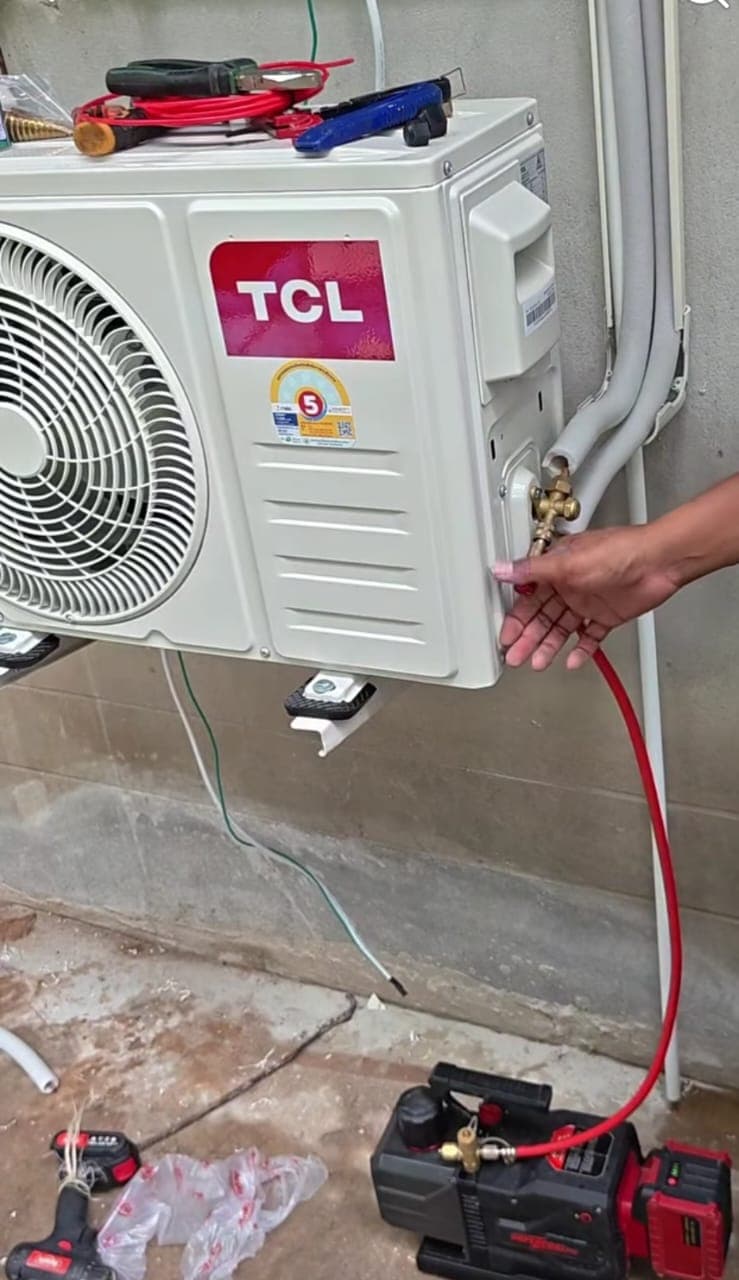 Aircon and fridge repair in Blue Downs – Aircon gas pressure check