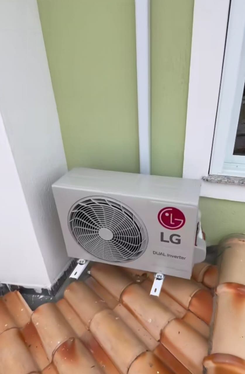 Aircon and fridge repair in Macassar – TCL split unit being vacuumed and commissioned
